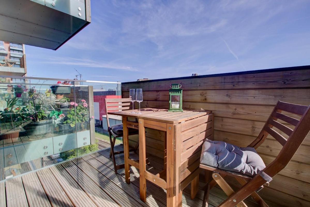 Modern 1-bed Entire Apartment, Zone 2 Appartamento Londra